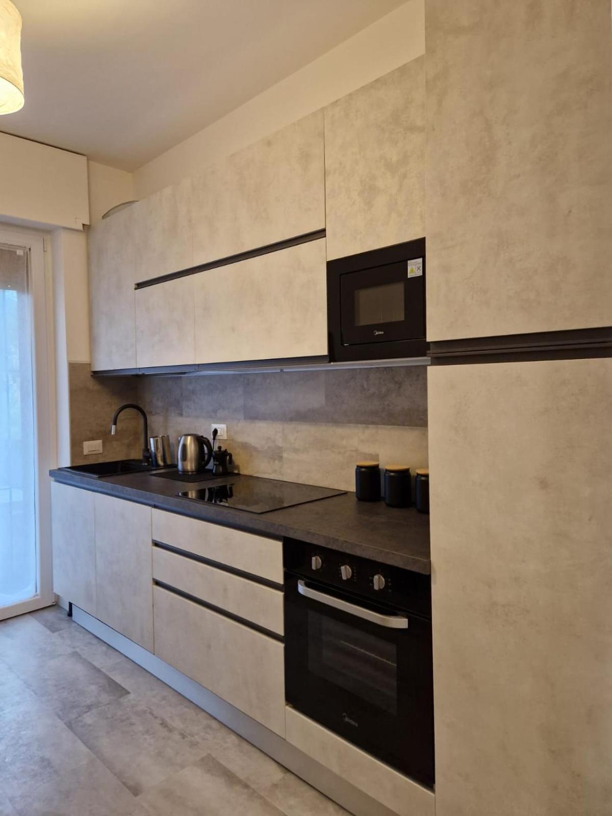 Appartamento Perla Nel Verde โคโลญโญ มอนเซเซ ภายนอก รูปภาพ